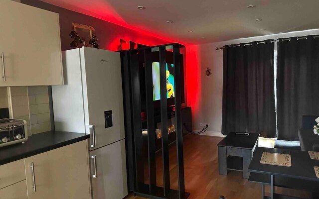 Remarkable 2-bed House in Northolt