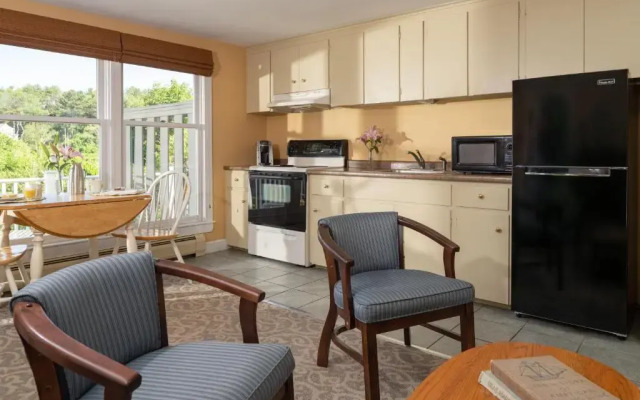 Dockside Guest Quarters & Restaurant