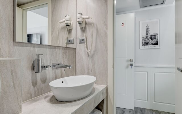 Roko Luxury Rooms