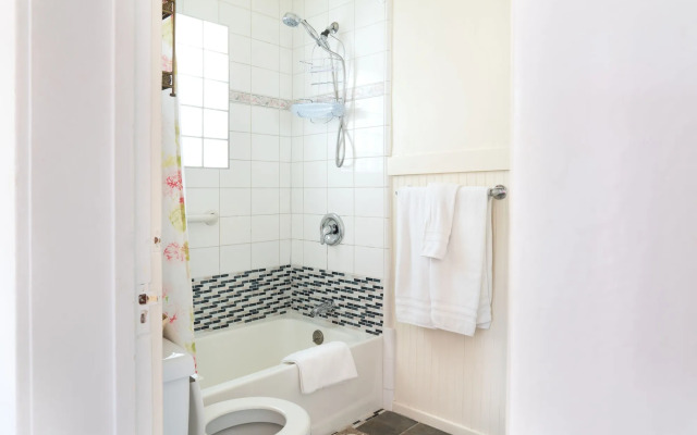 Secret Garden Inn and Cottages