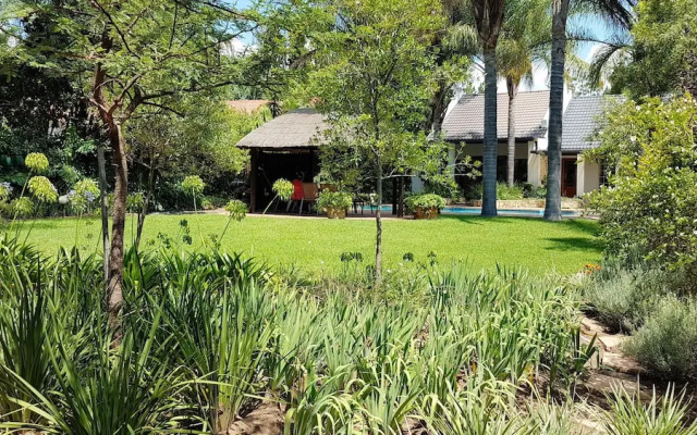 Six Valk Avenue Guest House