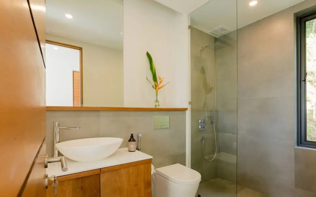 Yamu Hills Panoramic Ocean View 6 Bed Luxury Vila