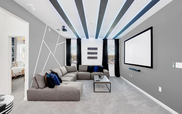 Upstay - 20-guest-all-theme-rooms-pool-spa-theatre