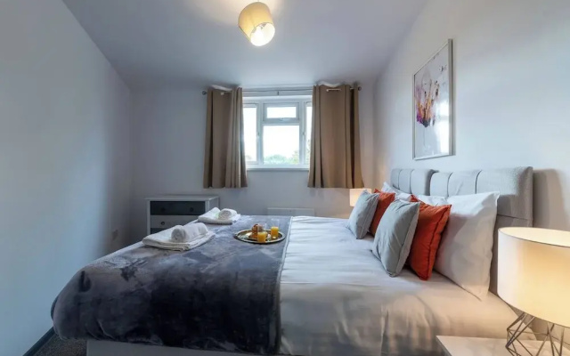 The Elderns Spacious 2BR Netflix Parkingshops