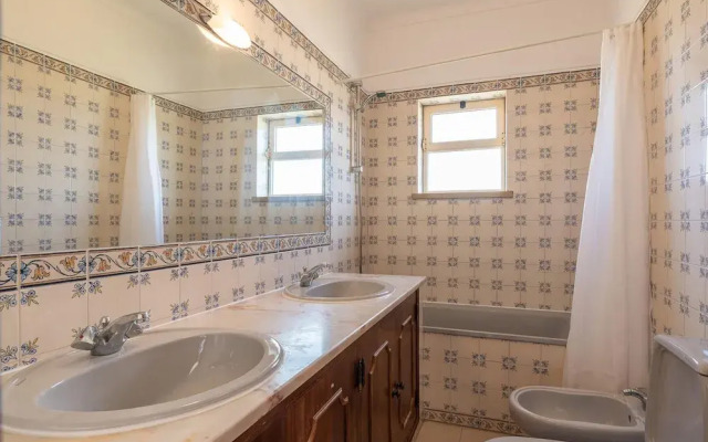 Villa Baltin With 4 Bedrooms and 3 Bathrooms