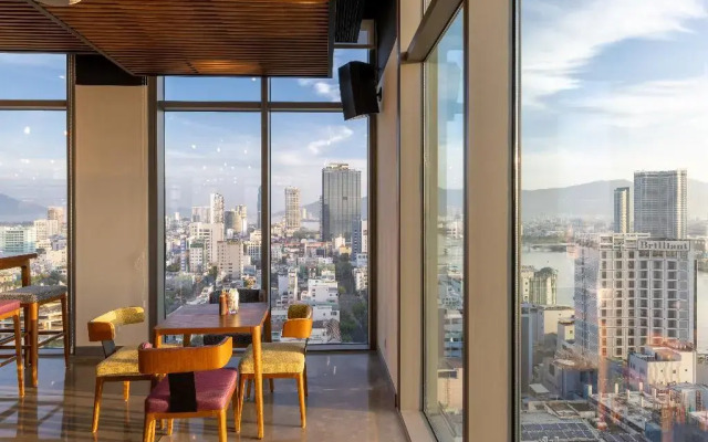 Wink Hotel Danang Centre - 24hrs Stay