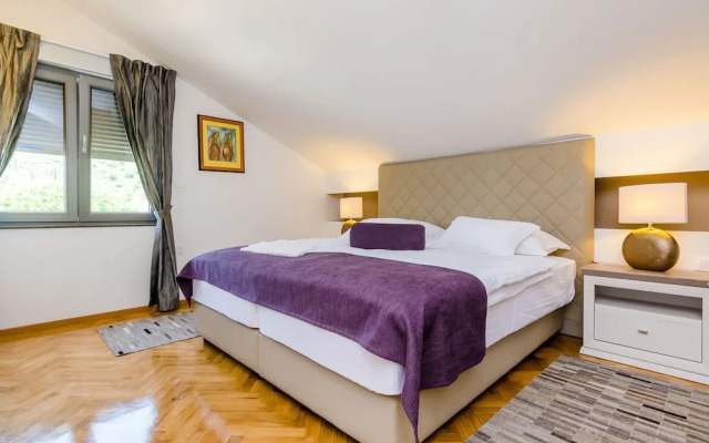 Villa Dolores Apartments