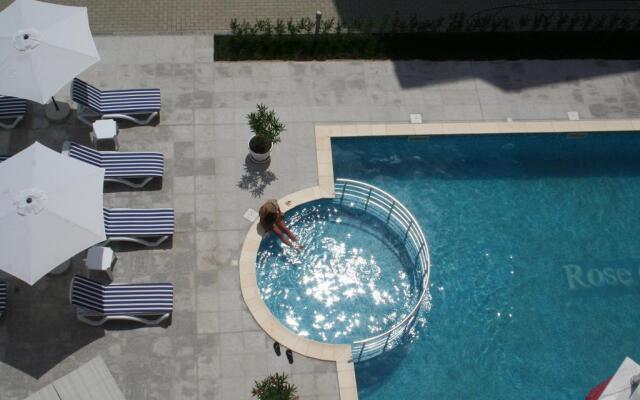 Rose Garden Omax Hotel Apartments