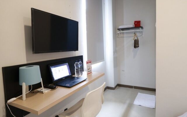 RedDoorz Plus Syariah near Mall Pondok Indah