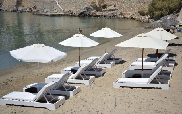 Vari Beach Hotel