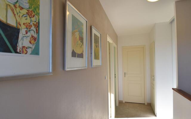 Air-conditioned villa with heated pool, guesthouse and stunning views