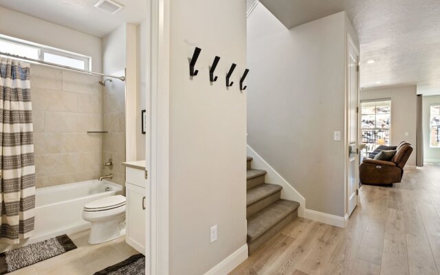 Sunnyside Retreat at Escondido by RedAwning