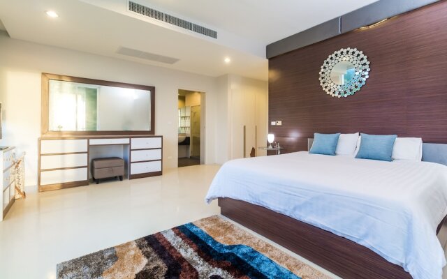 The Palm at Veloche by Lofty