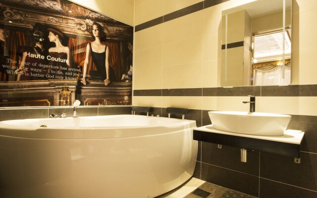 Myeongpum Drive-in Hotel