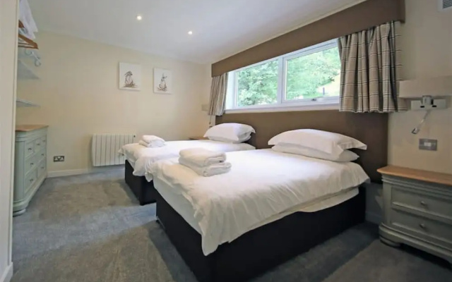 Loch Rannoch Highland Club Pine Marten Lodge 02