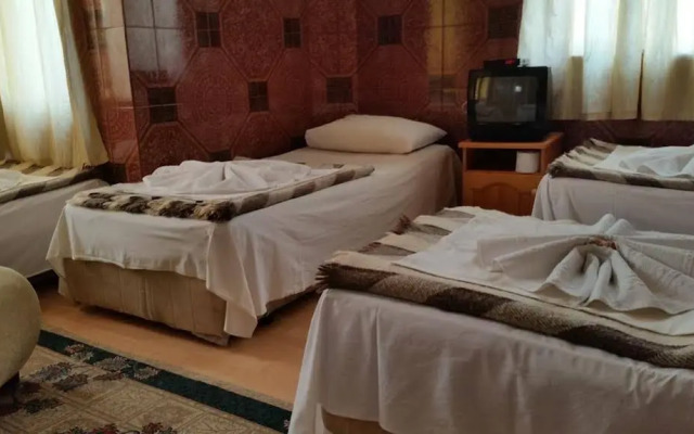 Shans 2 Hostel