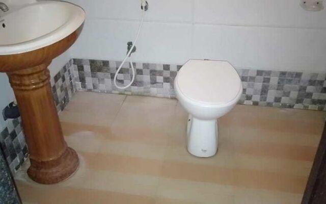 Iroomz Shivaratna Palace