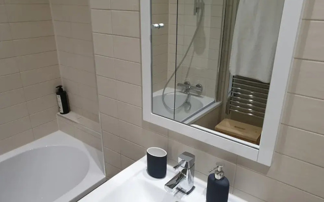 2 Bedroom Central Stylish Flat