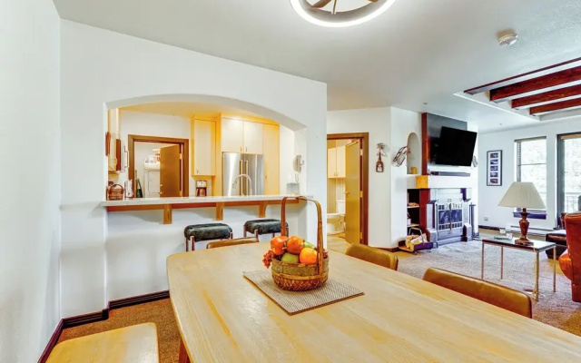 Ski-in/ski-out Solitude Condo w/ Rooftop Hot Tub!