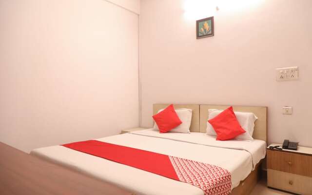 Collection O 8115 Hotel Vinayak Inn
