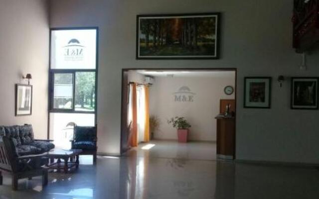 Hotel Suite M&E