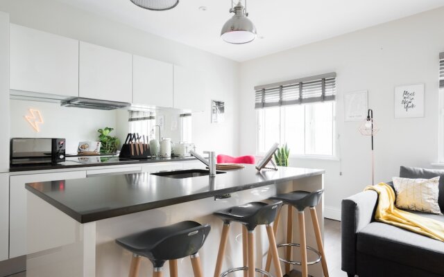 The Soho Hideout  - Modern & Bright 2BDR in Central London