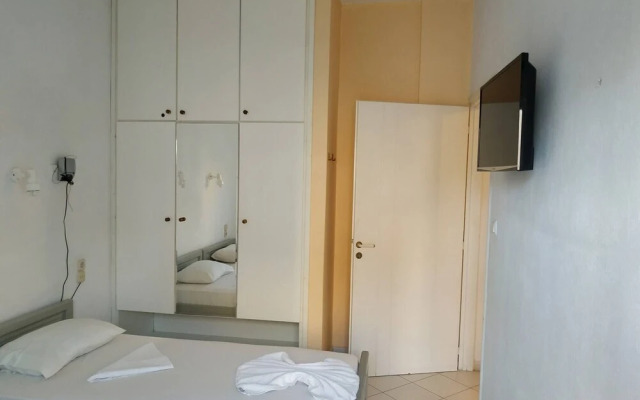 Small Apartment For 3 Pers 70meters From The Beach