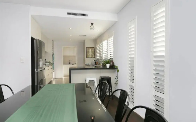 Luxury 4-bedroom House - Mount Lawley