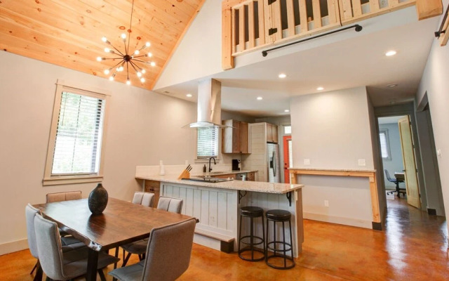 3 bedroom, East 18th Street