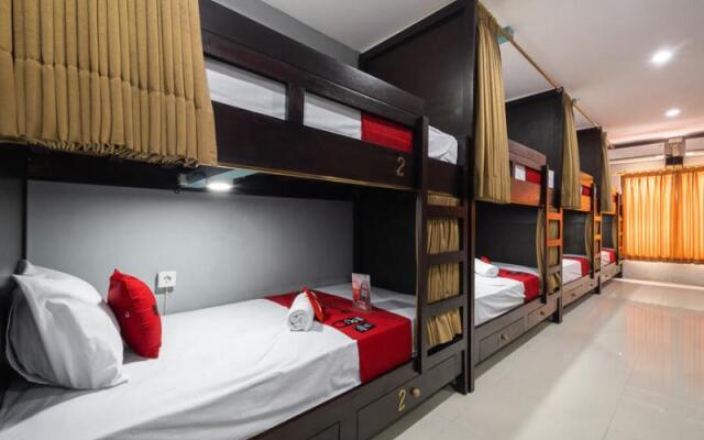 RedDoorz Hostel near Trans Studio Mall