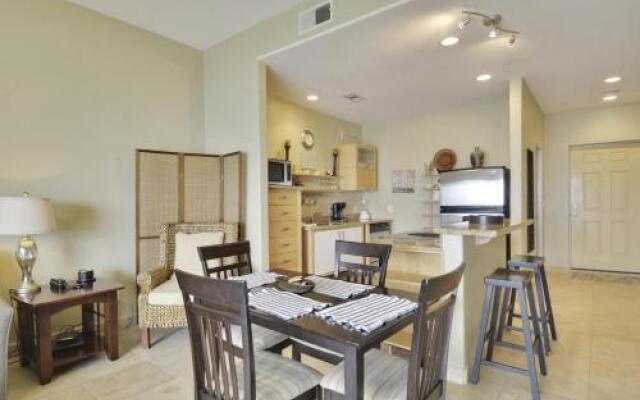 Seawall Condo with Birds Eye Views by RedAwning