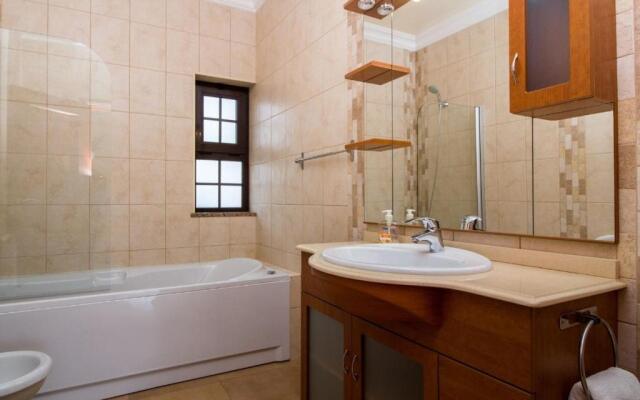 Algarve Luxury Home With Private Heated Pool II