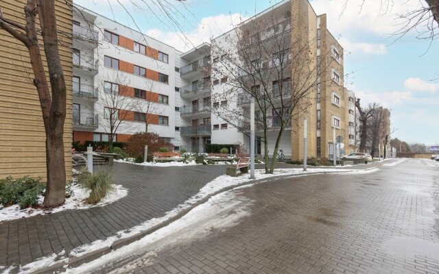 Gold & Blue Apartment Warsaw by Renters