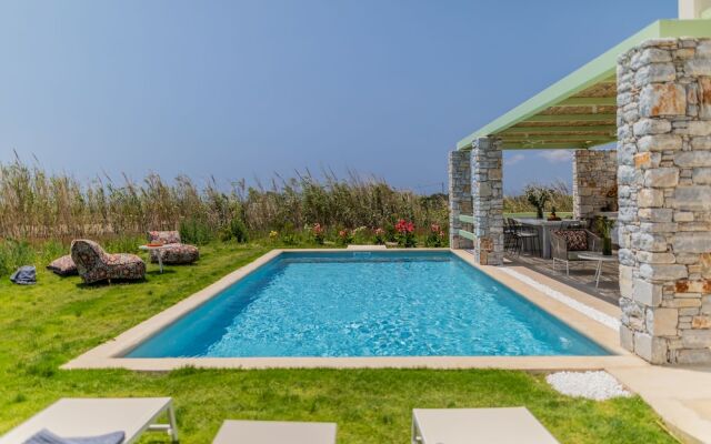 Plioni Villas & Suites