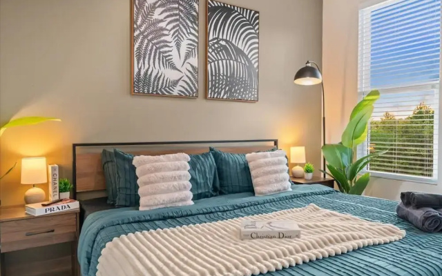 Luxe King 3BR Townhouse in Uptown CLT