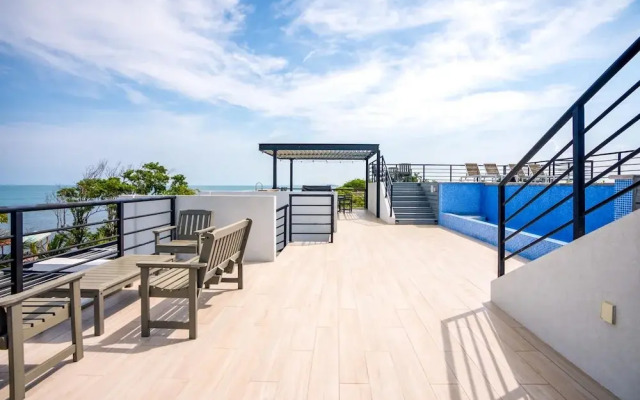Oceanfront Sunset Gecko Condo - Second Floor 2B