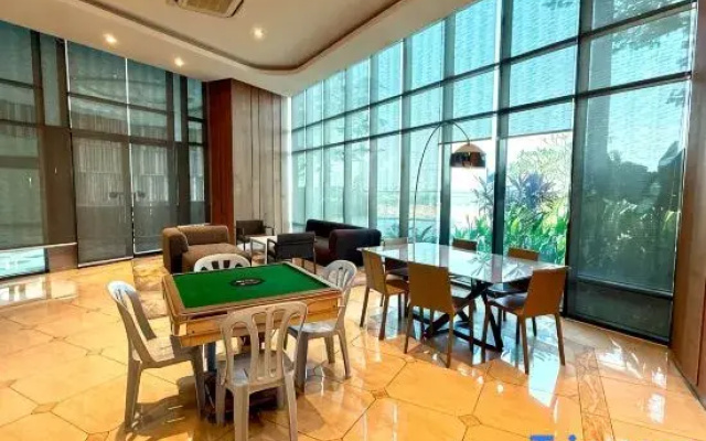 Macrolink 2B2R 7 pax Condo Medini near legoland