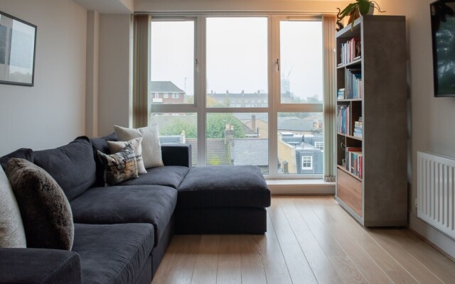Cosy 1 Bedroom South West London Apartment by River
