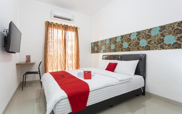 RedDoorz Plus @ Boulevard Residence BSD