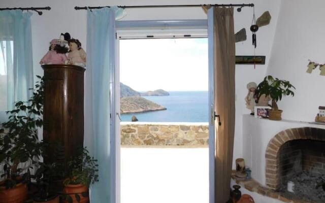 C & C _ Cycladic house with endless sea view