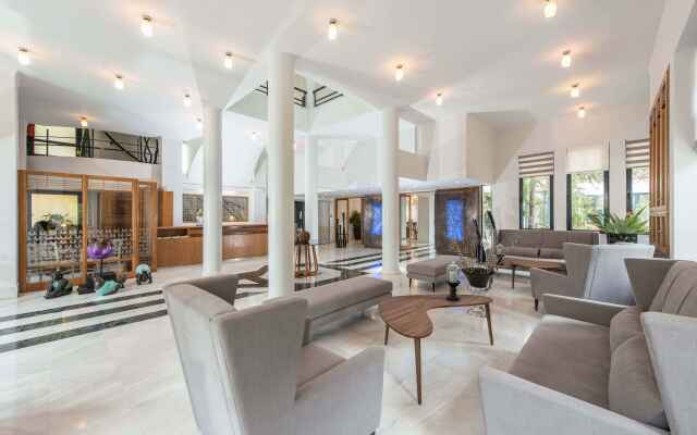 Avra City Boutique Hotel