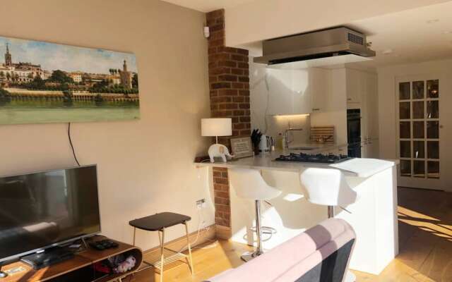 Stunning 3 Bedroom Garden Flat in Maida Vale