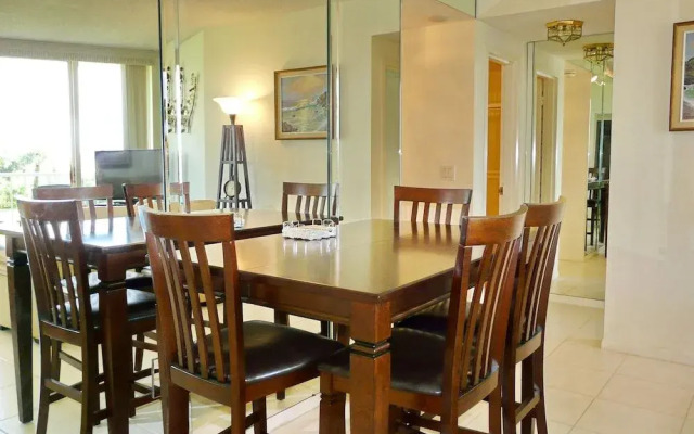 Cozy Beachfront Condo With Pool and Tennis Courts