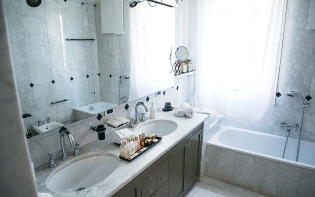 Opera 01 Maison De Charme Bed  Breakfast