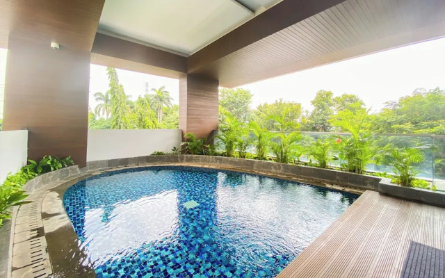 Spacious Studio Apartment at Capitol Suites