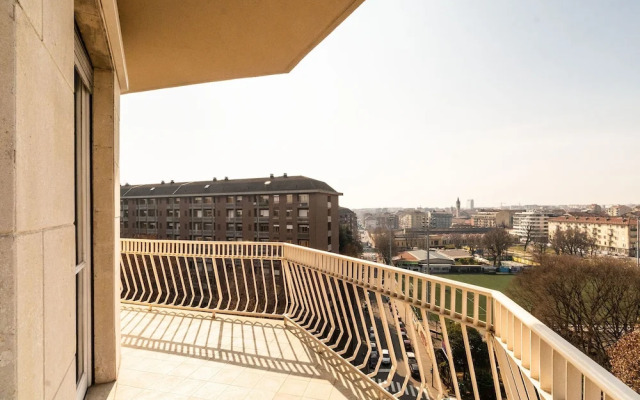 Cit Turin Flat with Panoramic Balcony