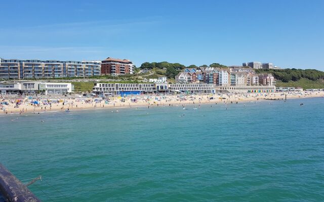 Boscombe Reef Hotel