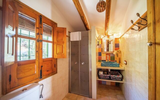 Comfortable Mansion in Rute with Hot Tub