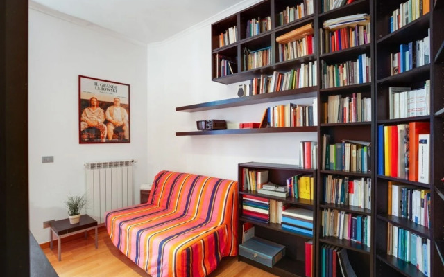 Stylish House with Hot Tub, Movies & Books
