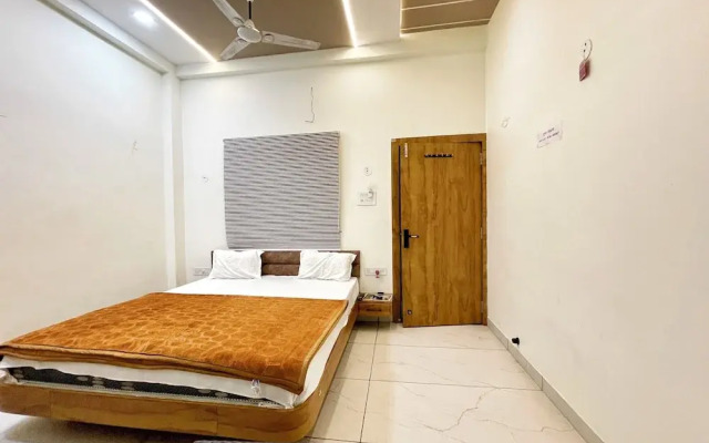 Hotel Gupta Residency - near Temple